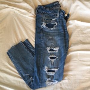AE Cropped Distressed Jeans
